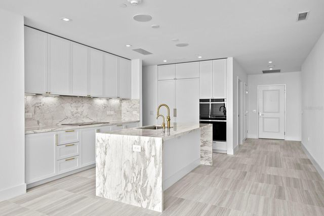 3015 S YSABELLA AVENUE 2402, Tampa, FL 33629