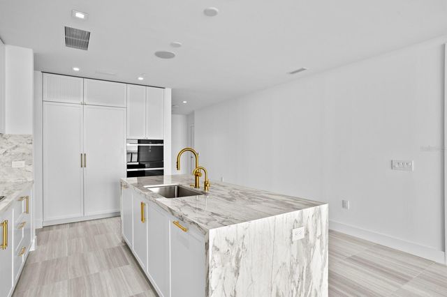 3015 S YSABELLA AVENUE 2402, Tampa, FL 33629