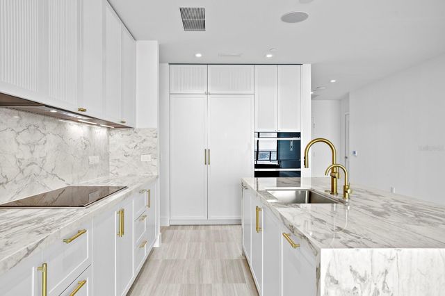 3015 S YSABELLA AVENUE 2402, Tampa, FL 33629