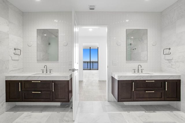 3015 S YSABELLA AVENUE 2402, Tampa, FL 33629