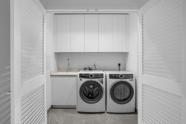 3015 S YSABELLA AVENUE 2402, Tampa, FL 33629