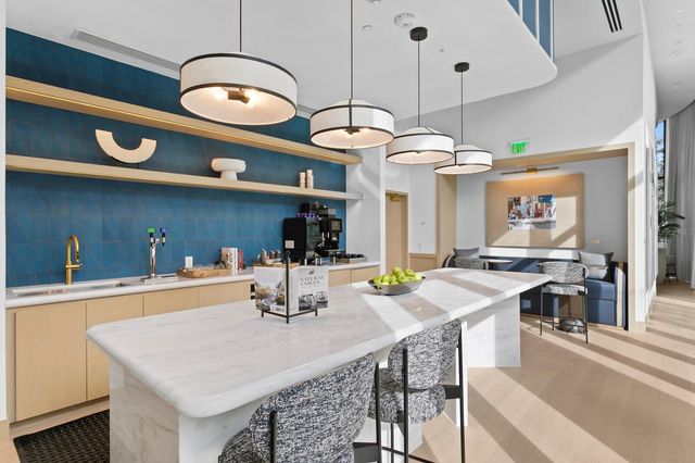 3015 S YSABELLA AVENUE 2402, Tampa, FL 33629