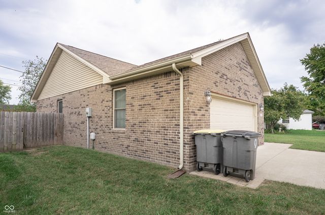 828 Phillips Lane, Seymour, IN 47274