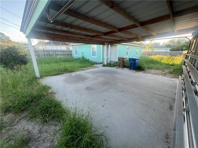 818 Military Dr, Corpus Christi, TX 78418