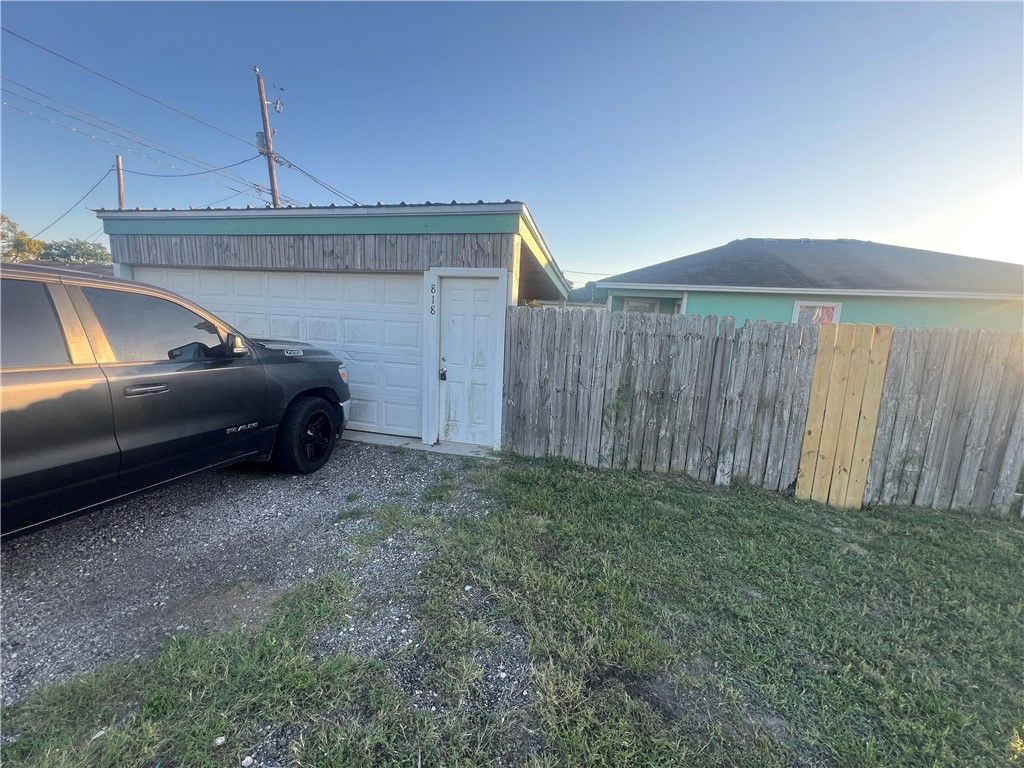 818 Military Dr, Corpus Christi, TX 78418