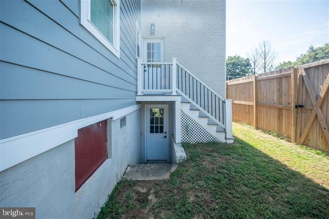 2116 R ST NE, Washington, DC 20002