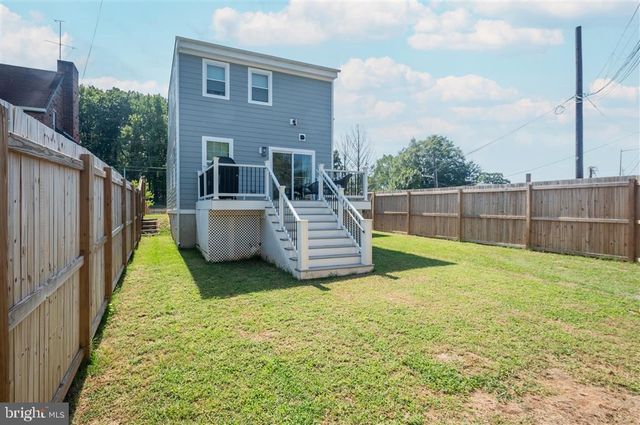 2116 R ST NE, Washington, DC 20002