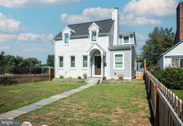 2116 R ST NE, Washington, DC 20002