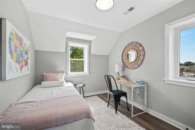 2116 R ST NE, Washington, DC 20002