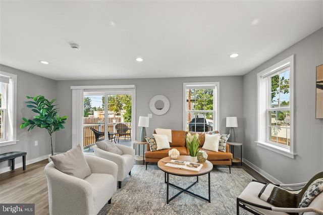 2116 R ST NE, Washington, DC 20002