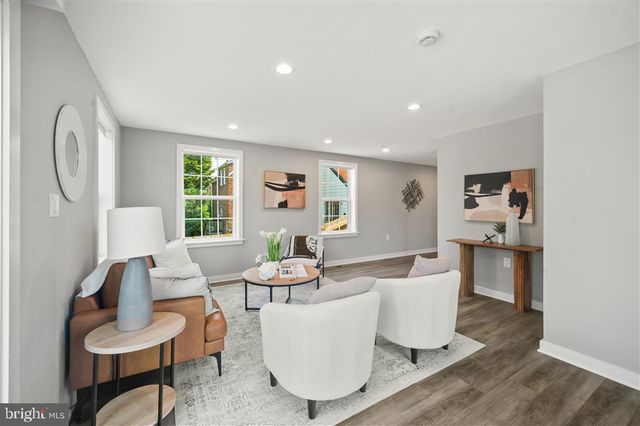 2116 R ST NE, Washington, DC 20002