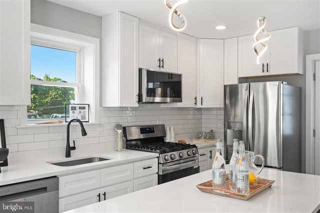 2116 R ST NE, Washington, DC 20002