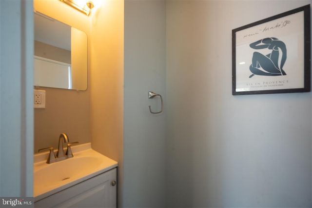 2116 R ST NE, Washington, DC 20002