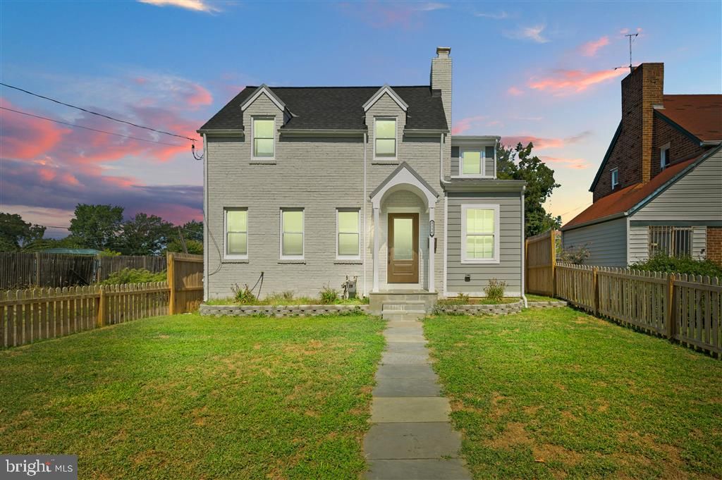 2116 R ST NE, Washington, DC 20002