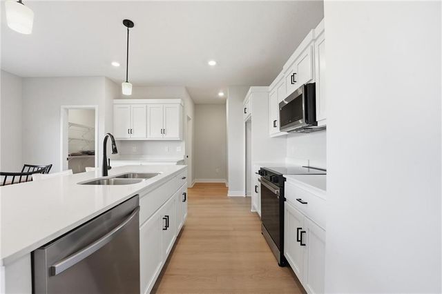 1157 SE Cronin Drive, Lee's Summit, MO 64081