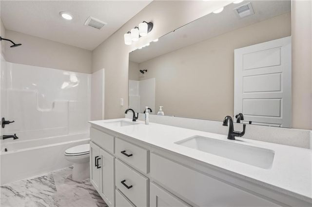 1157 SE Cronin Drive, Lee's Summit, MO 64081