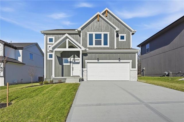 1157 SE Cronin Drive, Lee's Summit, MO 64081