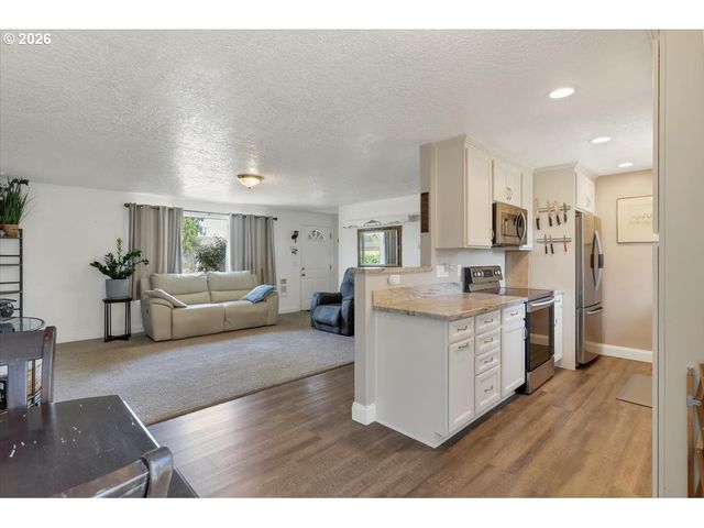 815 N 4TH St, Aumsville, OR 97325