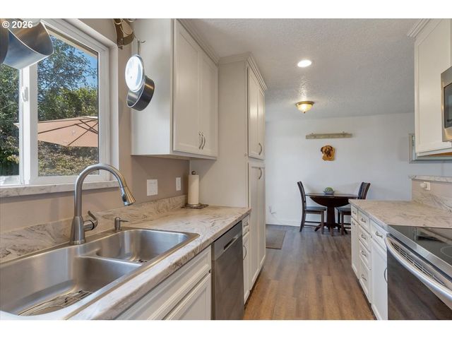 815 N 4TH St, Aumsville, OR 97325
