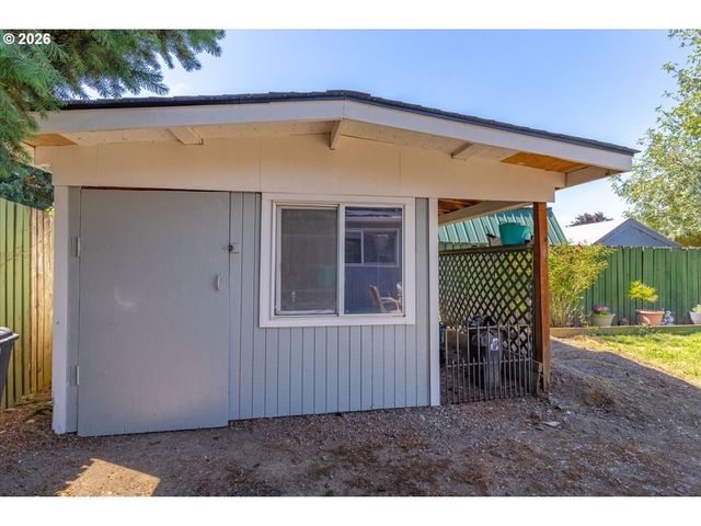 815 N 4TH St, Aumsville, OR 97325