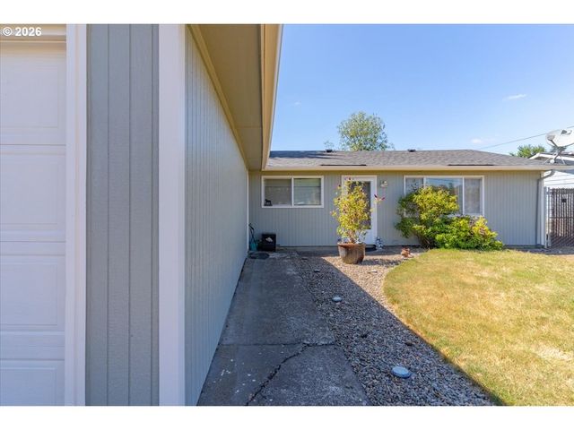 815 N 4TH St, Aumsville, OR 97325