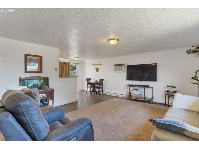 815 N 4TH St, Aumsville, OR 97325
