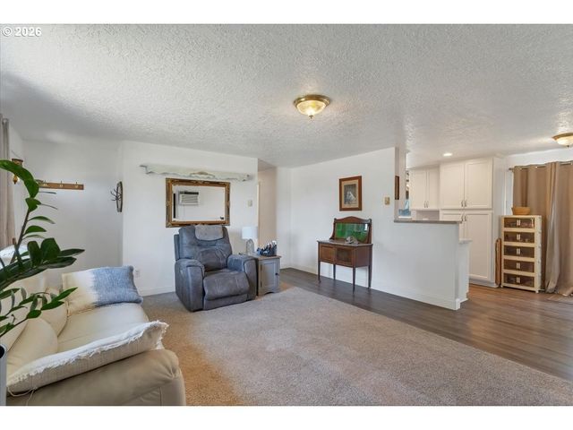 815 N 4TH St, Aumsville, OR 97325