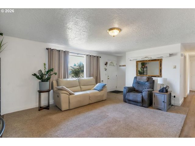 815 N 4TH St, Aumsville, OR 97325