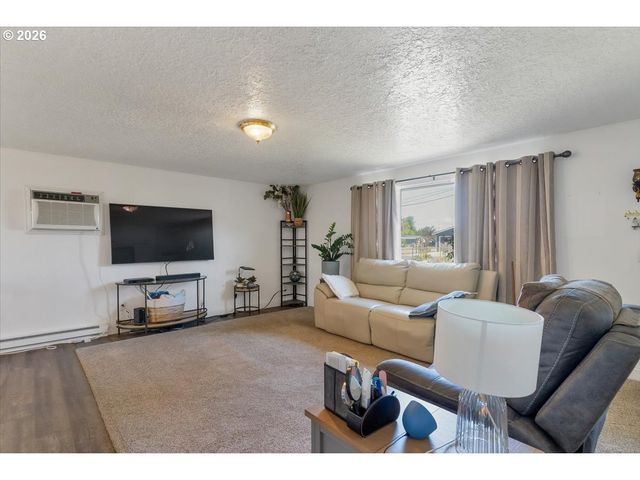 815 N 4TH St, Aumsville, OR 97325