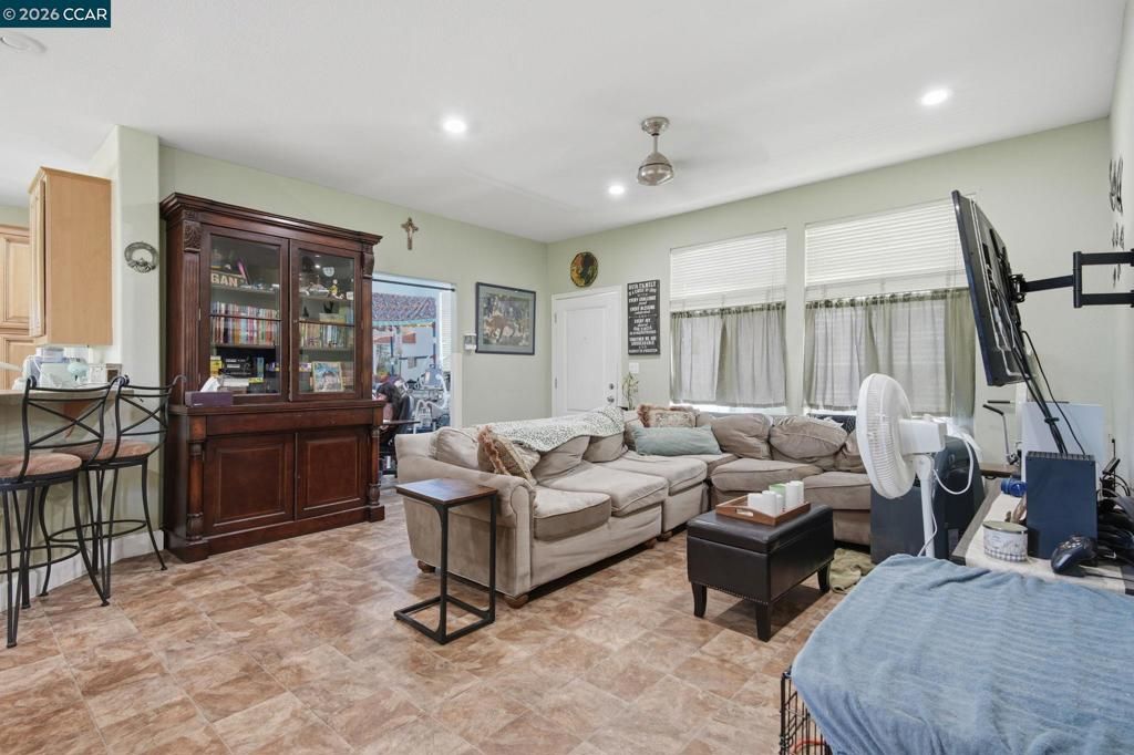 Image 10 of property listing at 37 Terrace Dr, Concord, CA 94518