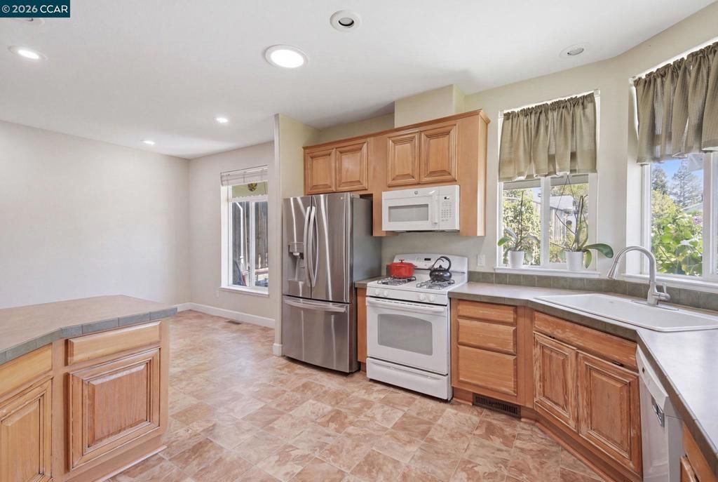 Image 19 of property listing at 37 Terrace Dr, Concord, CA 94518