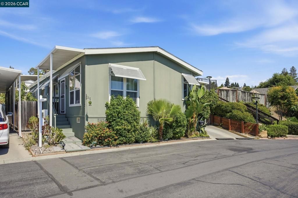 Image 2 of property listing at 37 Terrace Dr, Concord, CA 94518