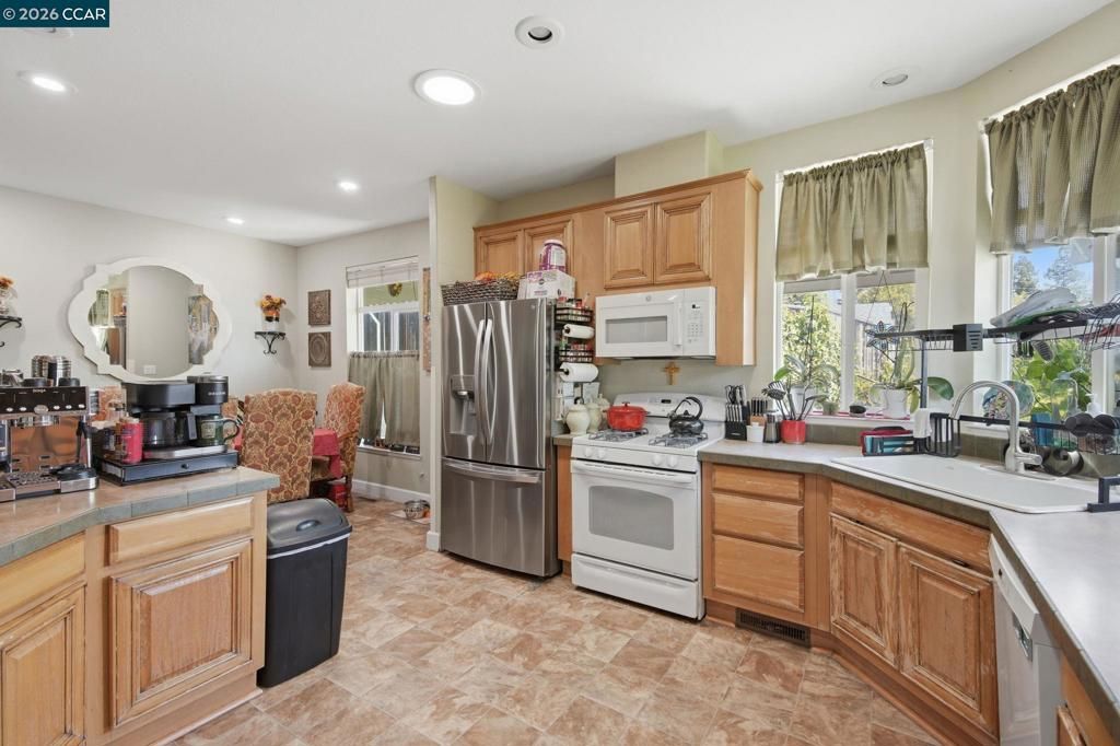 Image 20 of property listing at 37 Terrace Dr, Concord, CA 94518
