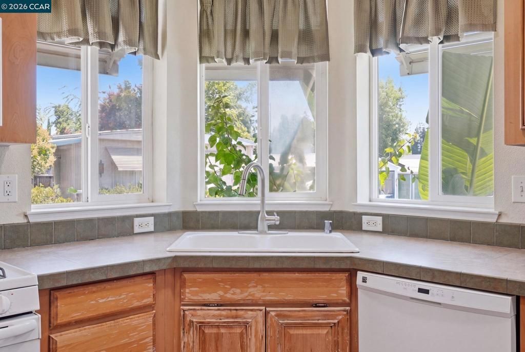 Image 21 of property listing at 37 Terrace Dr, Concord, CA 94518
