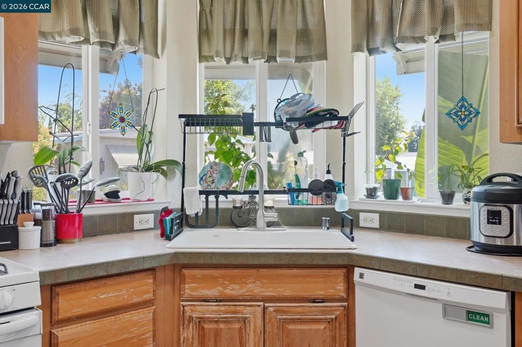 Image 22 of property listing at 37 Terrace Dr, Concord, CA 94518