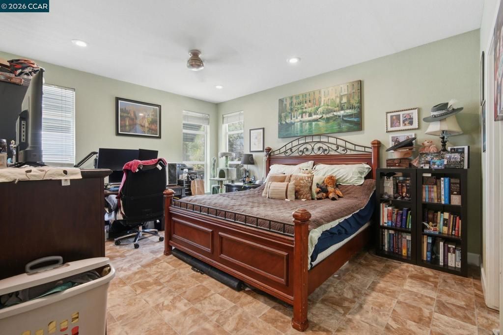 Image 26 of property listing at 37 Terrace Dr, Concord, CA 94518
