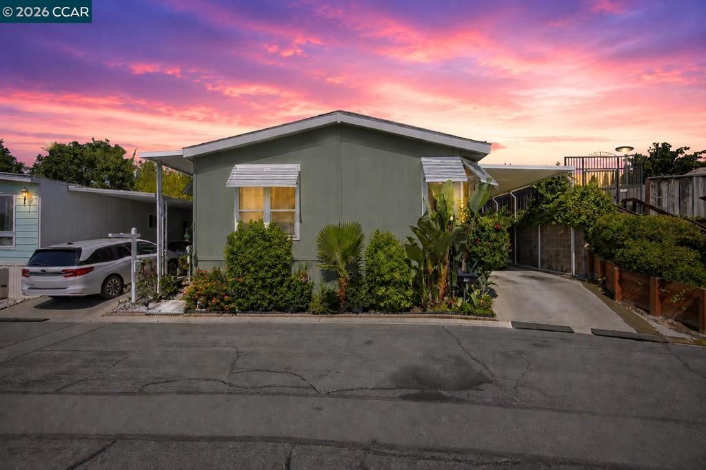 Image 3 of property listing at 37 Terrace Dr, Concord, CA 94518