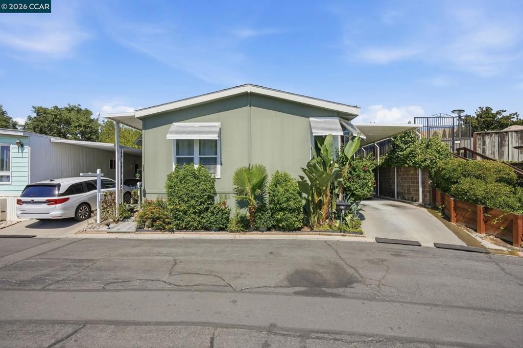 Image 4 of property listing at 37 Terrace Dr, Concord, CA 94518