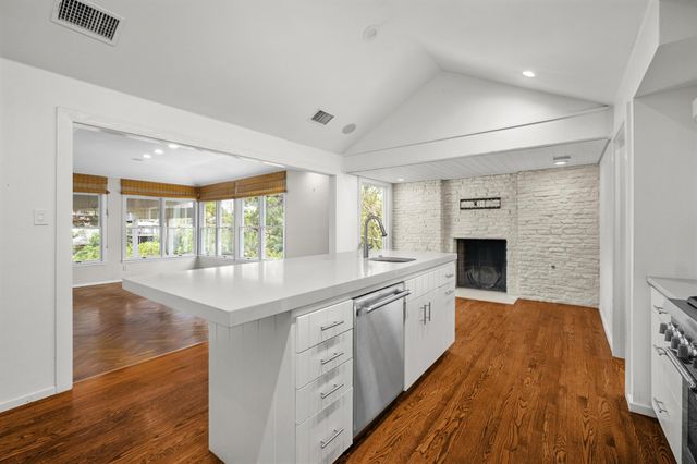 718 Bermuda ST, Lakeway, TX 78734
