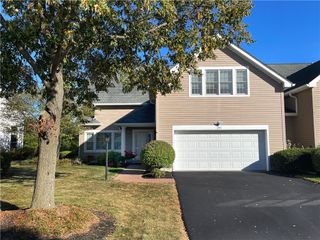 241 Roseland Ln, Canandaigua City, NY 14424
