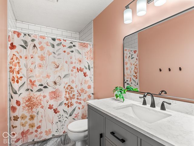 3945 Sunmeadow Circle, Indianapolis, IN 46228