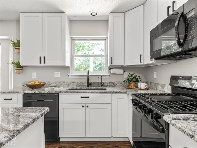 3945 Sunmeadow Circle, Indianapolis, IN 46228