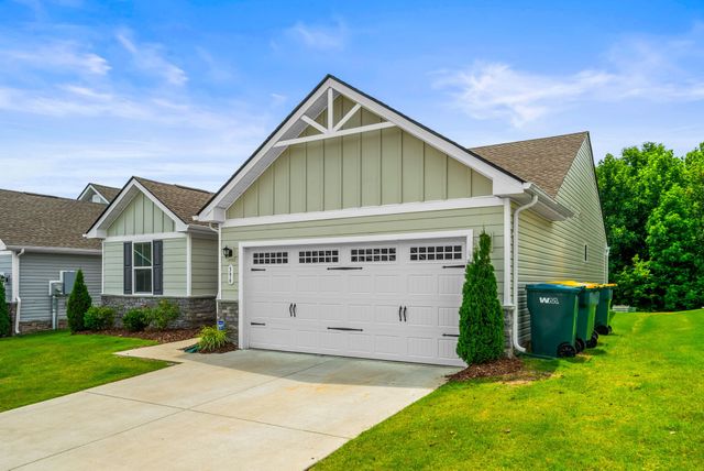 396 Streamview Dr, White House, TN 37188