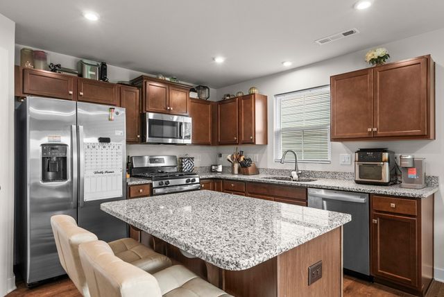 396 Streamview Dr, White House, TN 37188