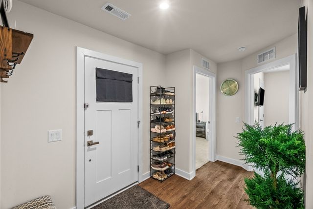 396 Streamview Dr, White House, TN 37188