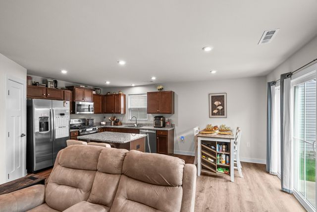 396 Streamview Dr, White House, TN 37188