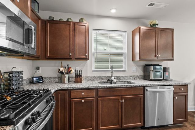 396 Streamview Dr, White House, TN 37188
