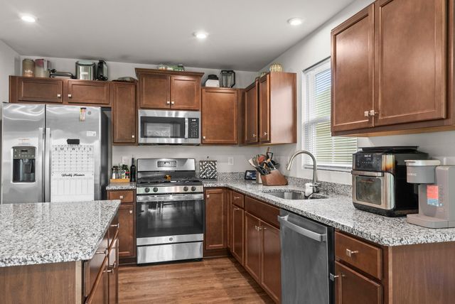 396 Streamview Dr, White House, TN 37188