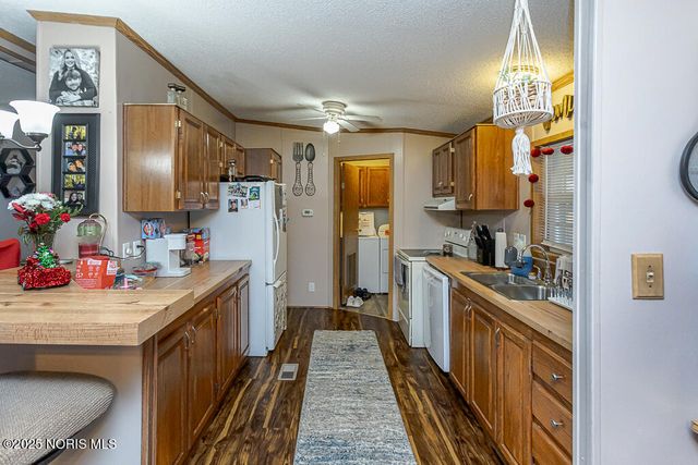 27484 Oregon Road, 65, Perrysburg, OH 43551