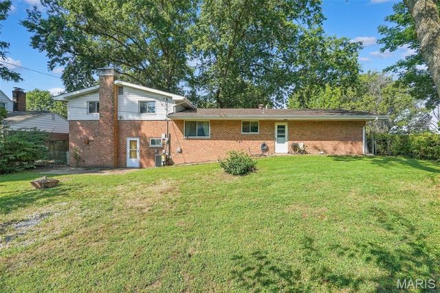 106 Williamsburg Drive, Belleville, IL 62221